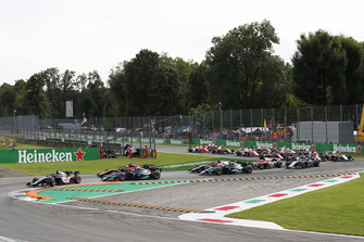 Artem Markelov, RUSSIAN TIME leads through turn one