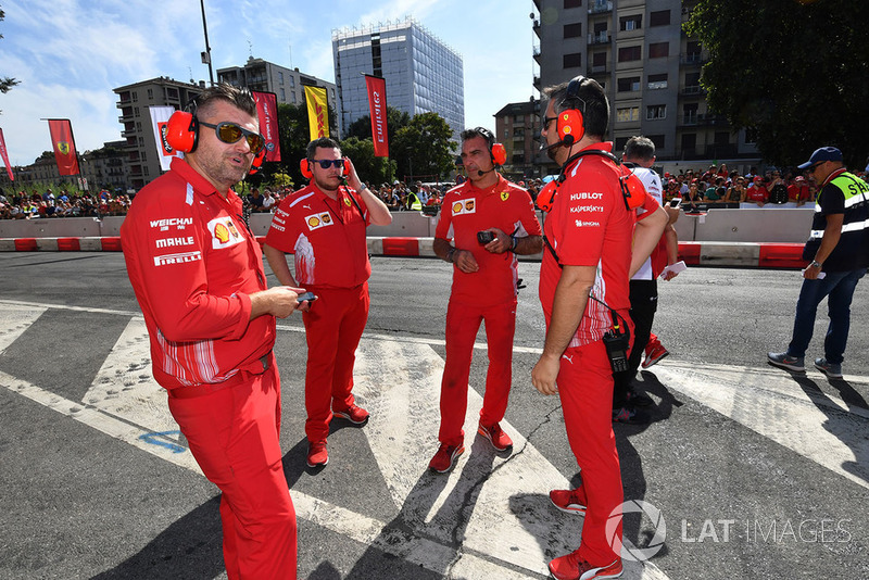 Ferrari mechanics