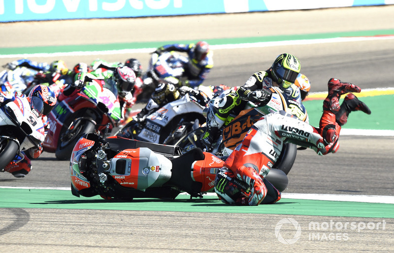 Jorge Lorenzo, Ducati Team cae al inicio de la carrera