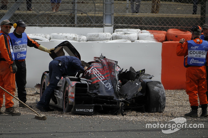 La voiture #1 Rebellion Racing Rebellion R-13: Andre Lotterer, Neel Jani, Bruno Senna après son crash
