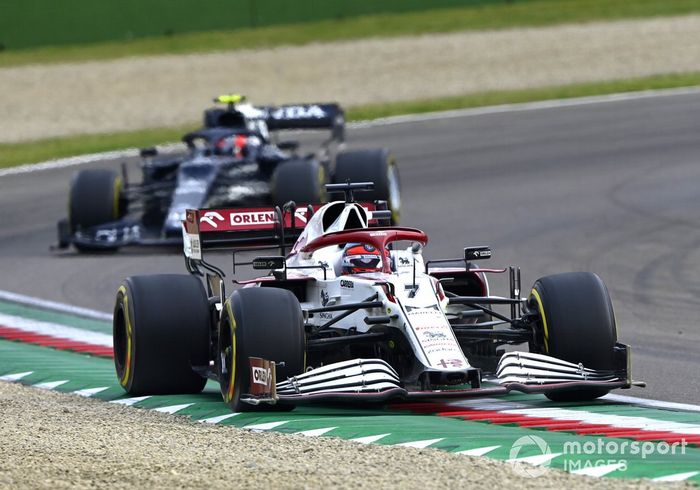 Kimi Raikkonen, Alfa Romeo Racing C41, Pierre Gasly, AlphaTauri AT02