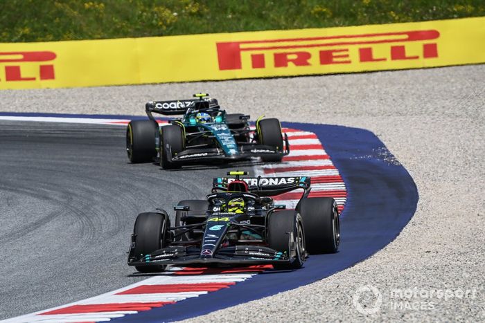 Lewis Hamilton, Mercedes F1 W14, Fernando Alonso, Aston Martin AMR23
