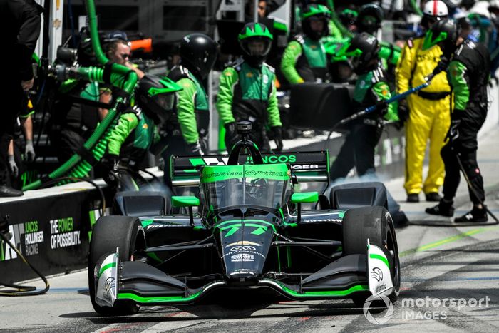 Callum Ilott, Juncos Hollinger Racing Chevrolet, pit stop