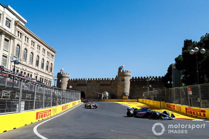 Esteban Ocon, Alpine A522, Zhou Guanyu, Alfa Romeo C42