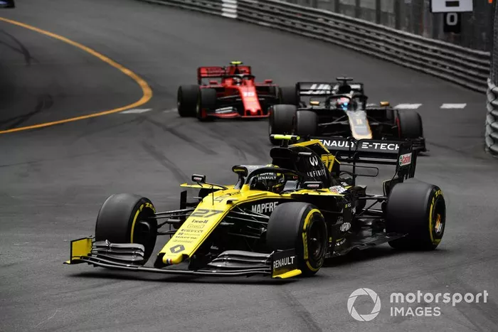 Nico Hulkenberg, Renault R.S. 19, Romain Grosjean, Haas F1 Team VF-19, y Charles Leclerc, Ferrari SF90