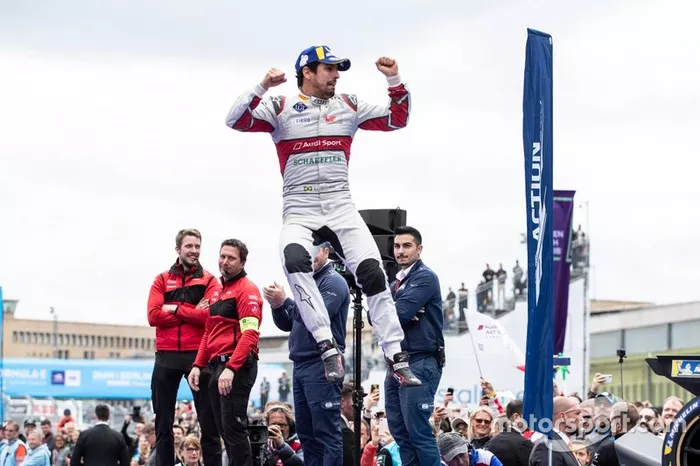 Podio: ganador de la carrera Lucas Di Grassi, Audi Sport ABT Schaeffler