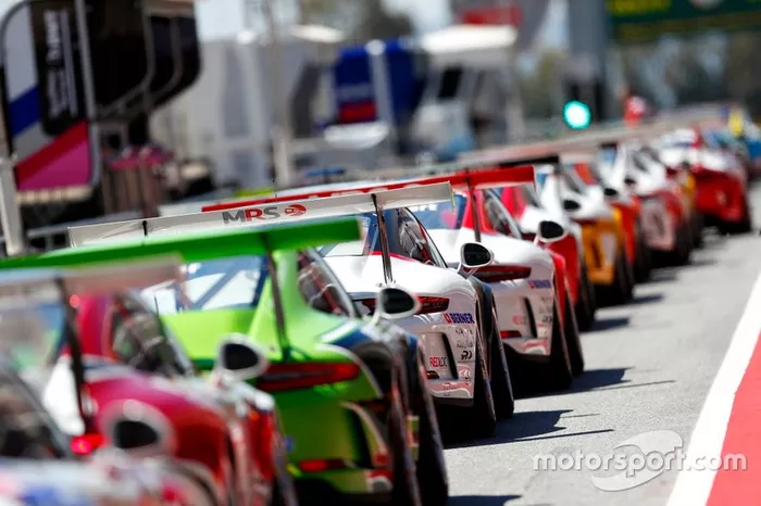 Cars in pitlane