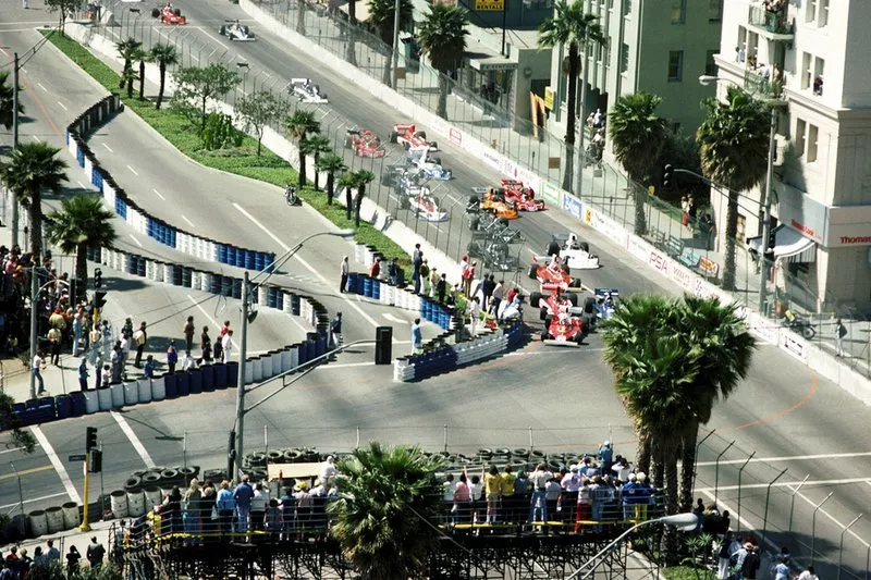 Clay Regazzoni, Ferrari 312T leads Patrick Depailler, Tyrrell 007 into the first corner at the start of the race