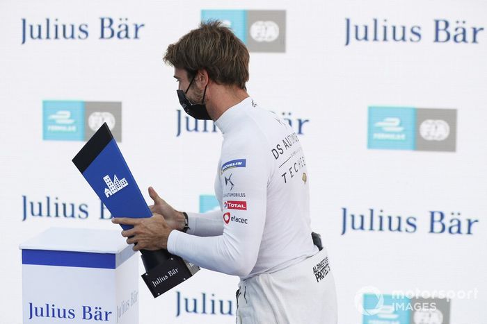 Antonio Felix da Costa, DS Techeetah, celebra su pole position