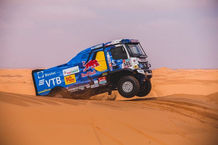 #505 Kamaz - Master: Eduard Nikolaev, Evgenii Iakovlev, Vladimir Rybakov