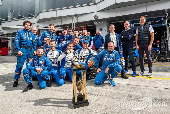 Nicolas Lapierre, Andre Negrao, Pierre Thiriet, Signatech Alpine Matmut with the 24 Hours of Le Mans LMP2 winner trophy