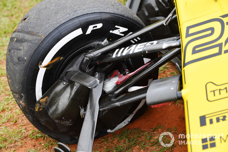 L'auto incidentata di Nico Hulkenberg, Renault Sport F1 Team R.S. 18, nelle FP2