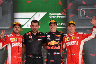 Sebastian Vettel, Ferrari, Guillaume Rocquelin, ingénieur de course de Red Bull Racing, Max Verstappen, Red Bull Racing et Kimi Raikkonen, Ferrari sur le podium