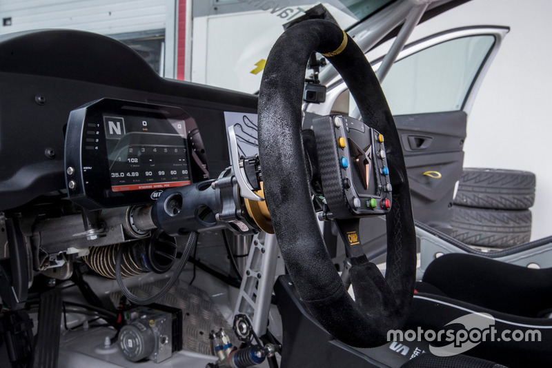 Cupra Leon TCR SEQ, dettaglio del volante