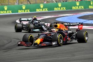 Max Verstappen, Red Bull Racing RB16B , Valtteri Bottas, Mercedes W12