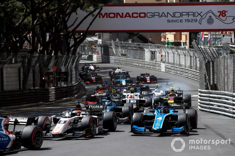 Christian Lundgaard, ART Grand Prix y Felipe Drugovich, Uni-Virtuosi, al inicio de la carrera