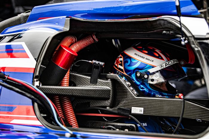 #60 Acura Meyer Shank Racing w/Curb Agajanian Acura ARX-06: Scott Dixon