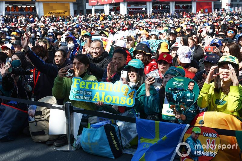 Fans de Fernando Alonso, Aston Martin Racing