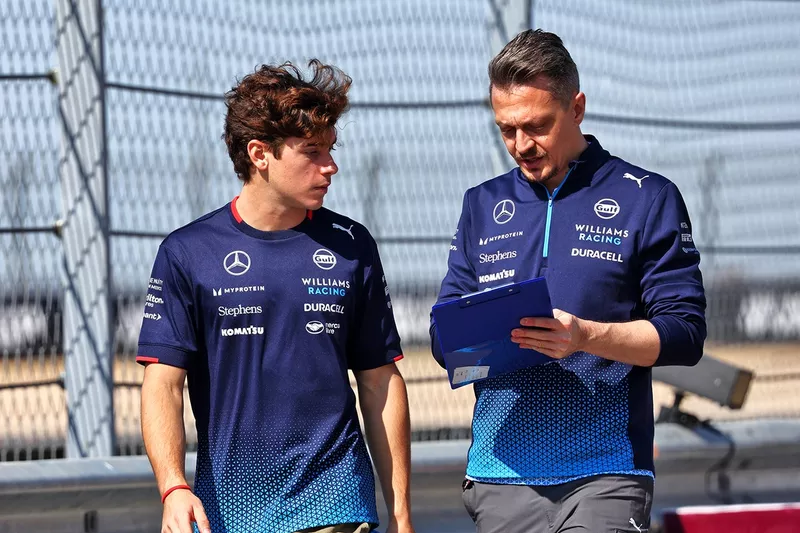 Franco Colapinto, Williams, Gaetan Jego, Williams Racing Race Engineer