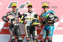 Podium: Le vainqueur Thomas Lüthi, Interwetten, deuxième place Johann Zarco, Ajo Motorsport, troisième place Franco Morbidelli, Marc VDS