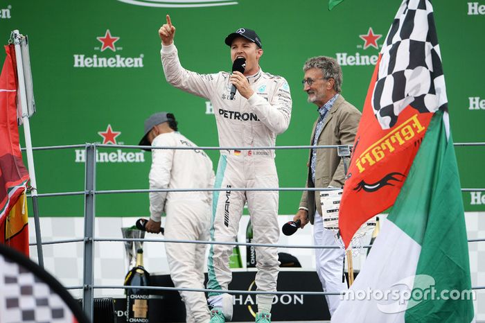 Nico Rosberg habla en italiano a los tifosi de Monza