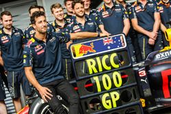 Daniel Ricciardo, Red Bull Racing celebrates his 100th GP with the team