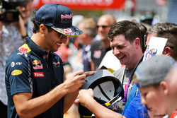 Даніель Ріккардо, Red Bull Racing дає автографи вболівальникам