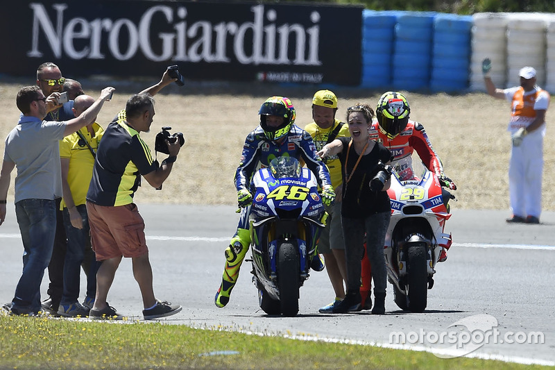 1. Valentino Rossi, Yamaha Factory Racing; Andrea Iannone, Ducati Team