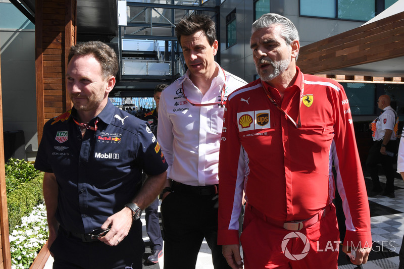 Christian Horner, director del equipo Red Bull Racing, Toto Wolff, director de Motorsport de Mercede