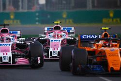 Stoffel Vandoorne, McLaren MCL33 Renault, Sergio Perez, Force India VJM11 Mercedes, and Esteban Ocon, Force India VJM11 Mercedes, at the start