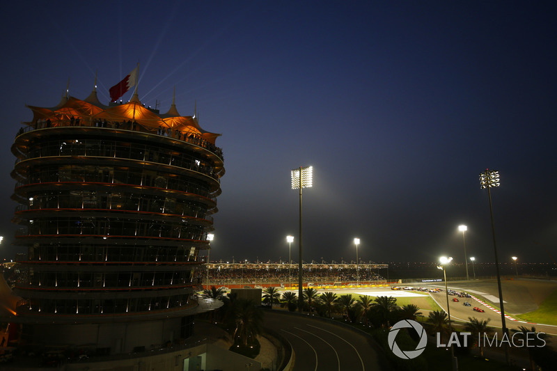 Sebastian Vettel, Ferrari SF71H, leads Valtteri Bottas, Mercedes AMG F1 W09, Kimi Raikkonen, Ferrari