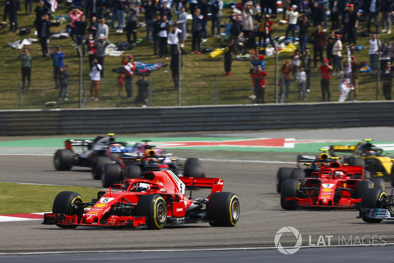 Sebastian Vettel, Ferrari SF71H, Valtteri Bottas, Mercedes AMG F1 W09, Kimi Raikkonen, Ferrari SF71H