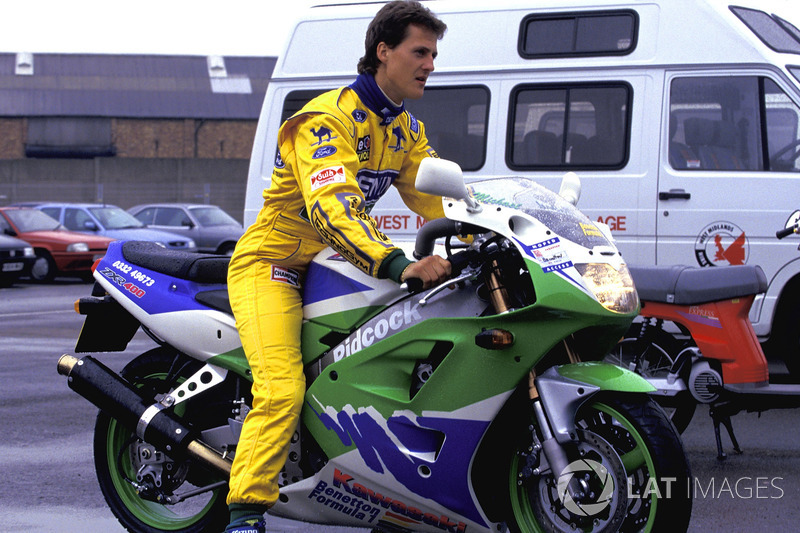Michael Schumacher, Benetton, Kawasaki ZXR400 motosikleti ile