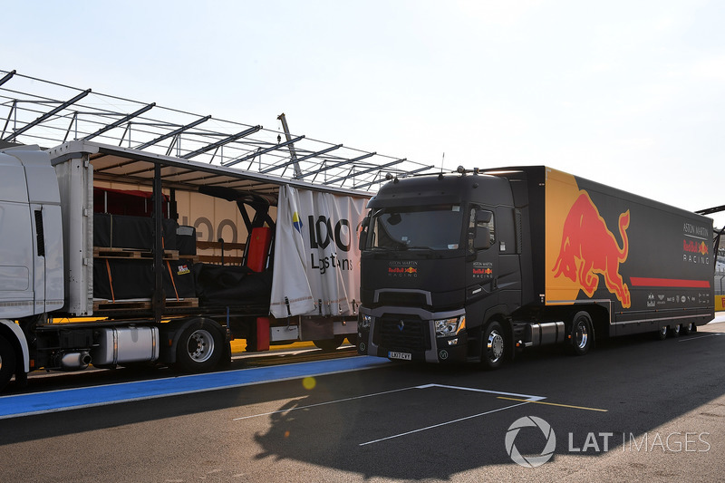 Red Bull Racing camión y carga