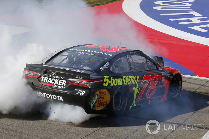 Race winner Martin Truex Jr., Furniture Row Racing, Toyota Camry Bass Pro Shops/5-hour ENERGY