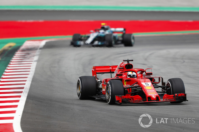 Sebastian Vettel, Ferrari SF71H, Valtteri Bottas, Mercedes AMG F1 W09