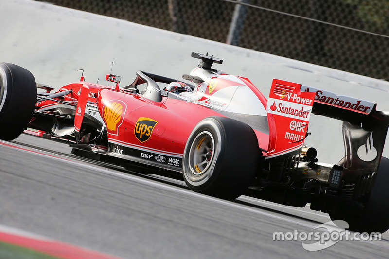 Kimi Raikkonen, Ferrari SF16-H, in pista con il cockpit Halo