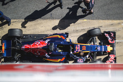 De Scuderia Toro Rosso STR11 van Max Verstappen, Scuderia Toro Rosso in de pitstraat