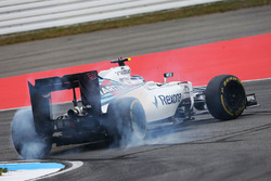 Valtteri Bottas, Williams FW38 repart après un tête-à-queue