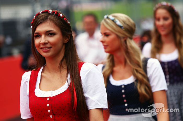Formula Una girls