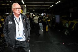 Gerente de programa de carreras Corvette Doug Fehan