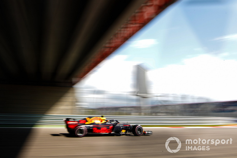19: Макс Ферстаппен, Red Bull Racing RB14, (штрафы за замену элементов силовой установки и коробки передач, а также штраф за недостаточное замедление под желтыми флагами в квалификации)