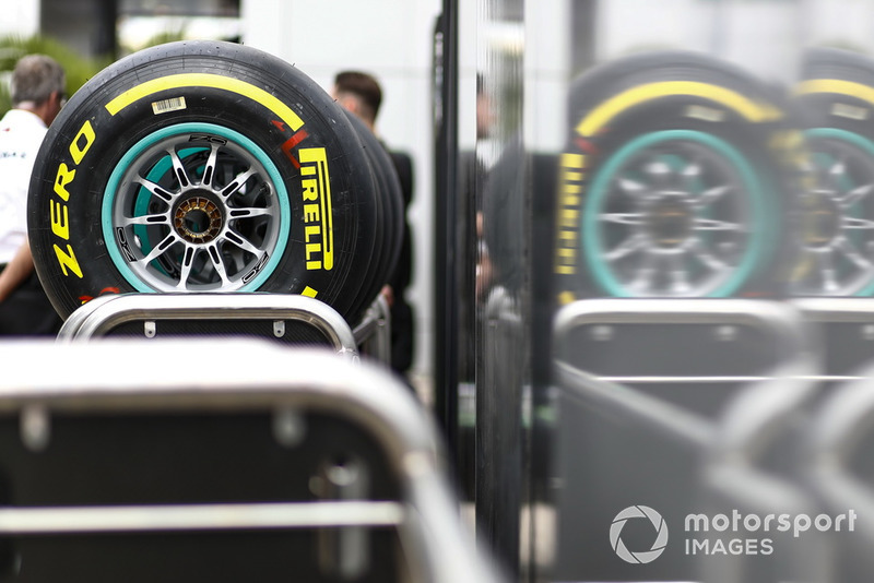 Ban soft Pirelli