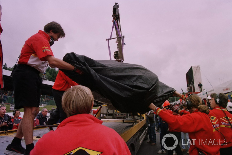 Het wrak van de wagen van Jacques Villeneuve, Williams 