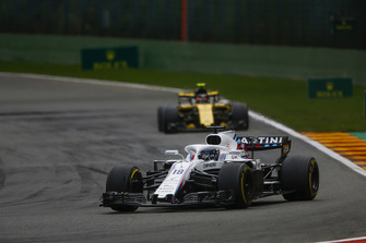 Lance Stroll, Williams FW41 ve Carlos Sainz Jr., Renault Sport F1 Team R.S. 18