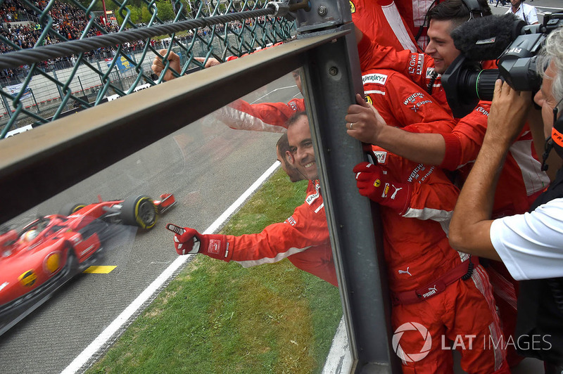 Sebastian Vettel, Ferrari SF71H crosses the line with his mechanics celebrating