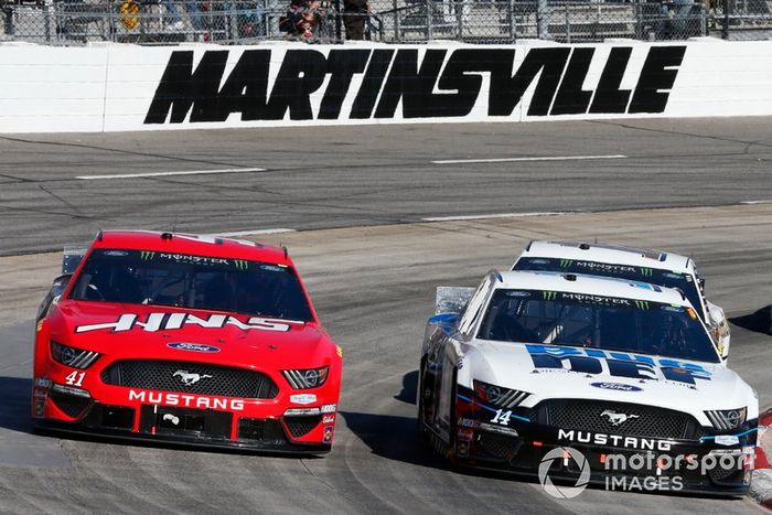 Daniel Suarez, Stewart-Haas Racing, Ford Mustang Haas Automation, Michael McDowell, Front Row Motorsports, Ford Mustang A&W All American Foods