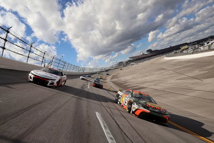 Michael McDowell, Spire Motorsports Chevrolet, Chase Briscoe, Joe Gibbs Racing Toyota