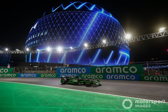 Zhou Guanyu, Stake F1 Team KICK Sauber C44