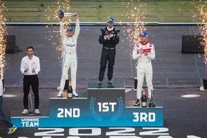 Podium: 1. Edoardo Mortara, 2. Stoffel Vandoorne, 3. Jake Dennis, mit Jerome d'Ambrosio